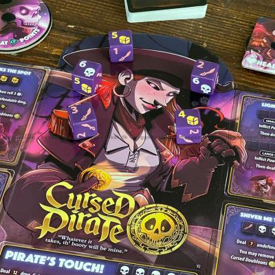 Bild av Dice Throne: Artificer vs Cursed Pirate